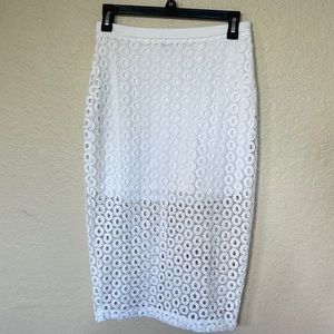 Cute white skirt! Great for your next vacation
